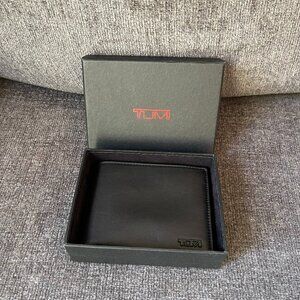 TUMI Men's Wallet NWT